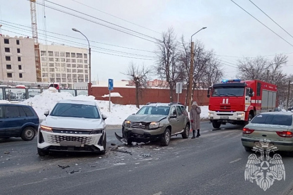 В Иванове на Сарментовой столкнулись две иномарки